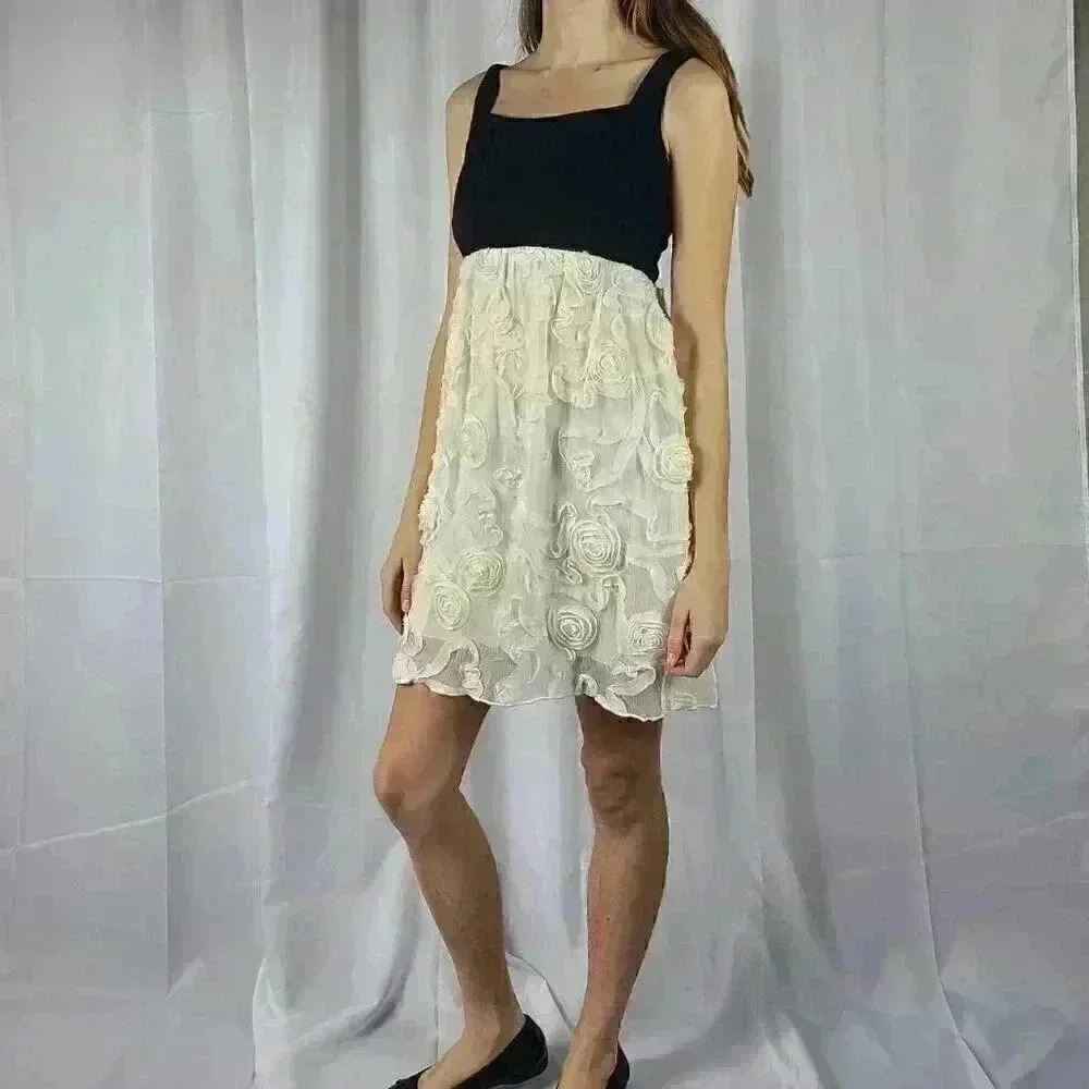 En Focus Rose Embroidered Black & White Sleeveless Mini Dress - Picture 3 of 4